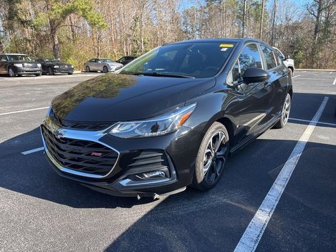 Used 2019 Chevrolet Cruze LT w/ Convenience Package image 1
