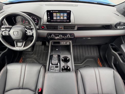 Certified 2025 Honda Pilot TrailSport image 13