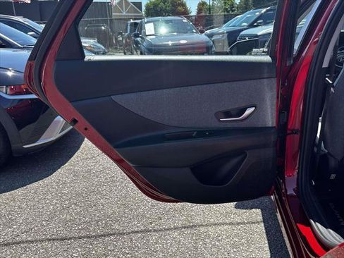 Used 2025 Hyundai Elantra Limited w/ Cargo Package FWD image 10