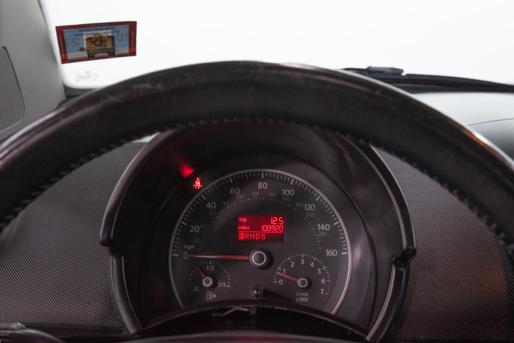 Used 2010 Volkswagen Beetle Coupe FWD image 17