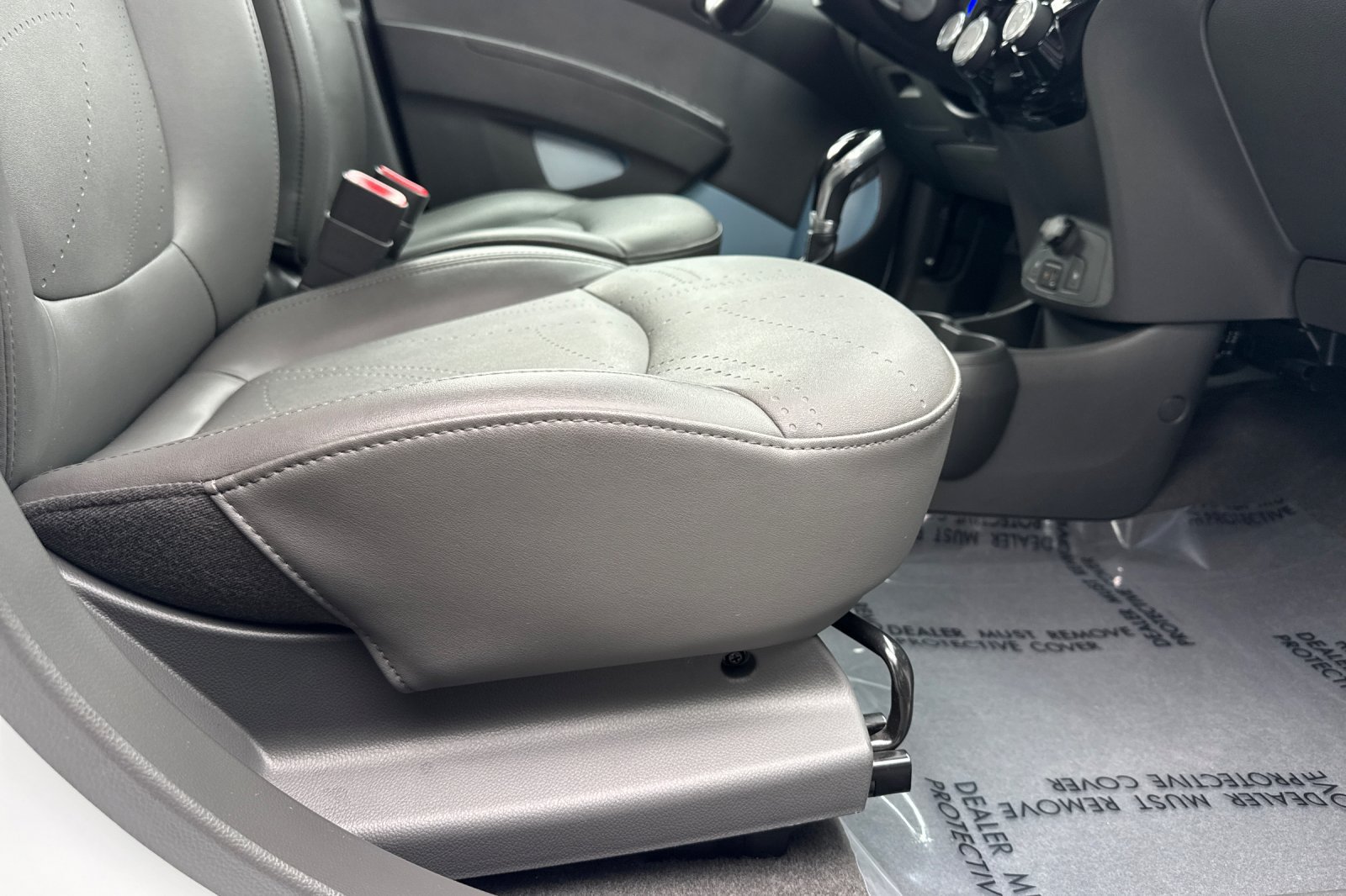 Used 2014 Chevrolet Spark LT FWD image 24