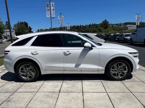 Used 2025 Genesis GV70 2.5T AWD/4WD image 8