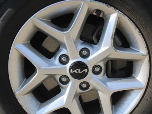 Used 2023 Kia Soul LX w/ LX Technology Package image 17