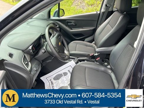 Certified 2022 Chevrolet Trax LT w/ LT Convenience Package image 17