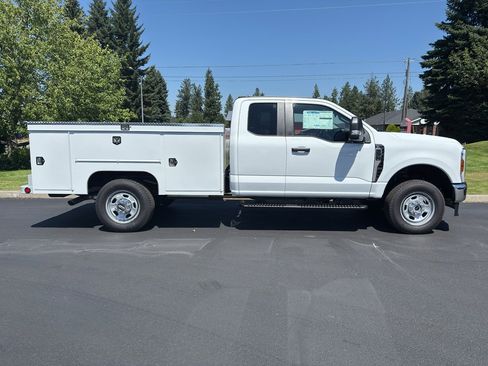 New 2025 Ford F350 XL w/ XL Chrome Package image 4