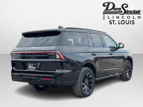 New 2026 Lincoln Navigator Reserve w/ Jet Appearance Package image 3
