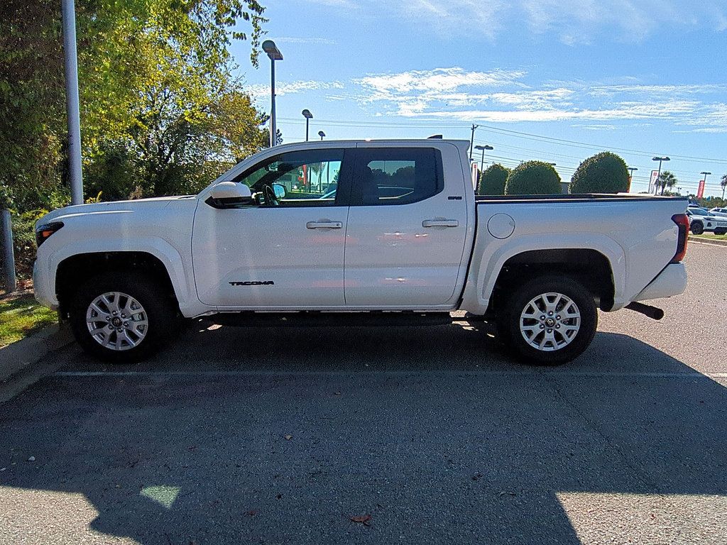 Used 2024 Toyota Tacoma SR5 AWD/4WD image 8