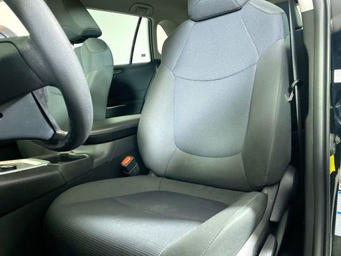 Used 2021 Toyota RAV4 LE image 17