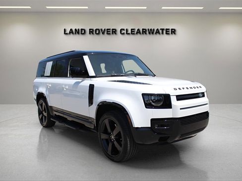 New 2025 Land Rover Defender 130 X-Dynamic SE image 7