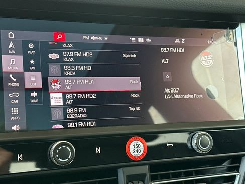 Used 2025 Porsche Macan image 18