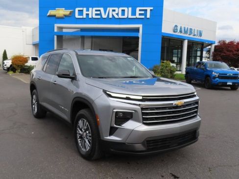 Used 2025 Chevrolet Traverse LT AWD/4WD image 1