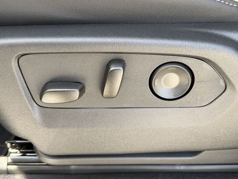 New 2026 Chevrolet Suburban Premier image 24