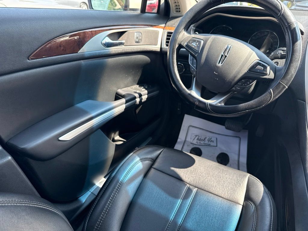 Used 2016 Lincoln MKZ FWD image 19