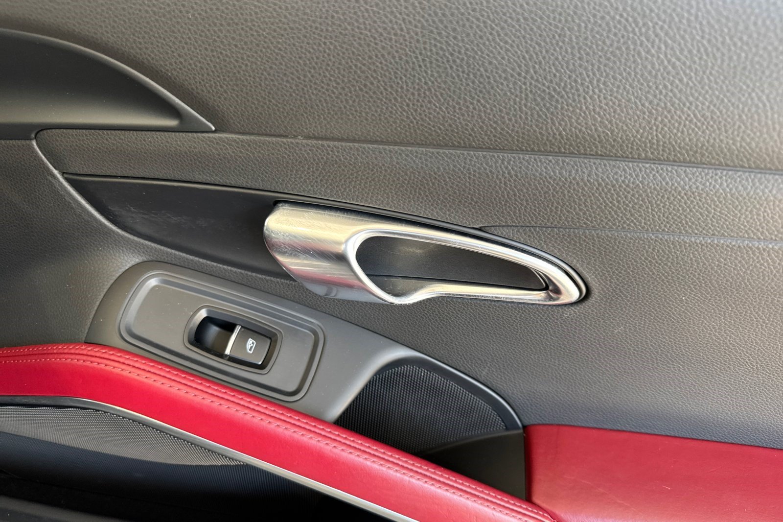 Used 2019 Porsche 718 Cayman S RWD image 17