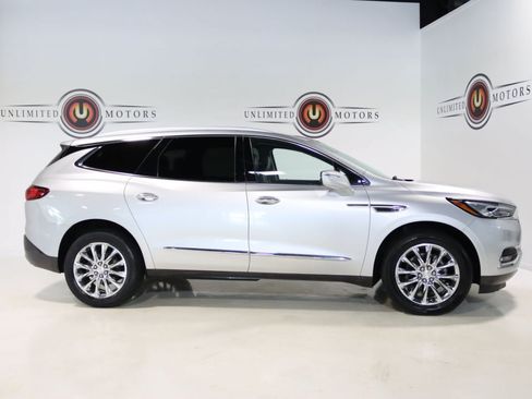 Used 2021 Buick Enclave Essence w/ Sound and Sites Package AWD/4WD image 5