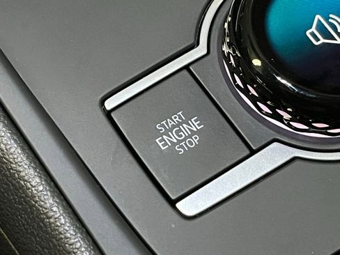 New 2025 Volkswagen Tiguan SE image 15