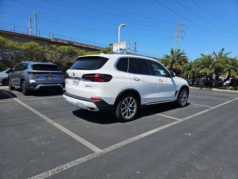 Used 2025 BMW X5 xDrive50e AWD/4WD image 5