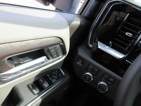 New 2026 GMC Sierra 2500 SLT w/ SLT Premium Package AWD/4WD image 17