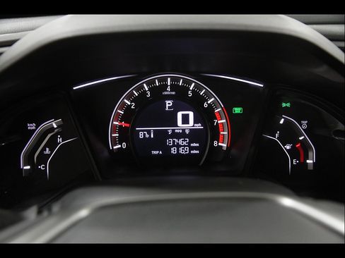 Used 2017 Honda Civic Sport image 8