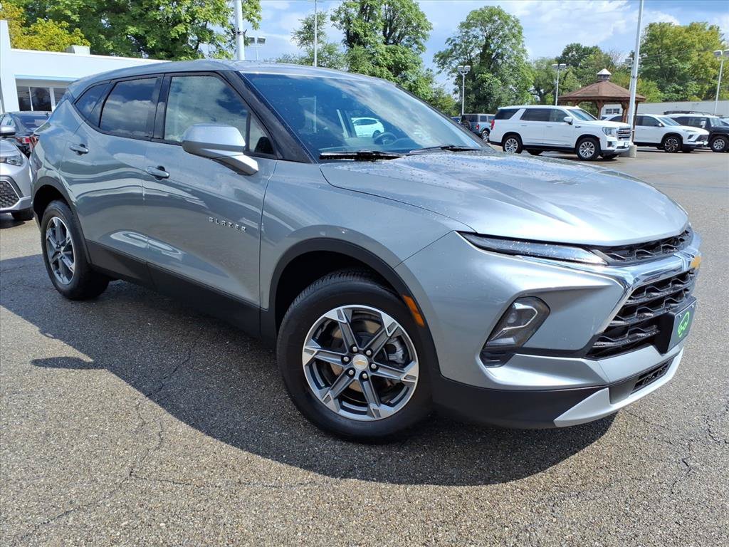 Certified 2025 Chevrolet Blazer LT FWD image 2