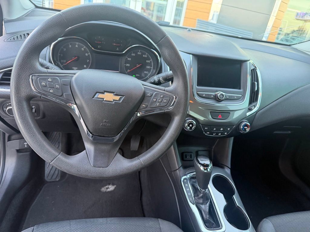 Used 2019 Chevrolet Cruze Sedan FWD image 10