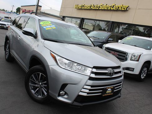 Used 2018 Toyota Highlander XLE AWD/4WD image 39