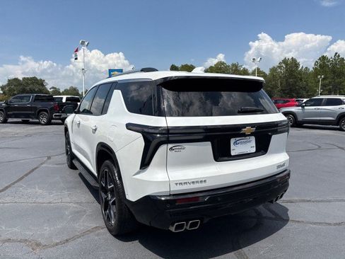 Used 2025 Chevrolet Traverse High Country w/ LPO, Floor Liner Package FWD image 5