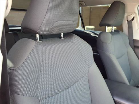 Used 2022 Toyota RAV4 LE image 19