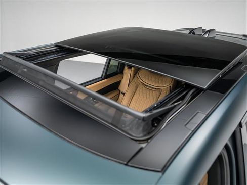 New 2025 Land Rover Range Rover Long Wheelbase Autobiography image 18