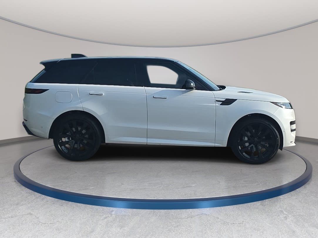 Used 2026 Land Rover Range Rover Sport Dynamic SE AWD/4WD image 4
