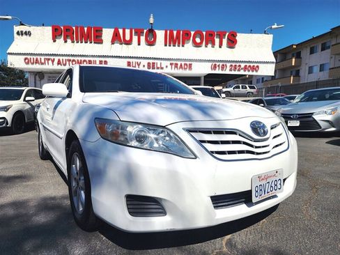 Used 2011 Toyota Camry LE w/ LE Extra-Value Pkg image 2