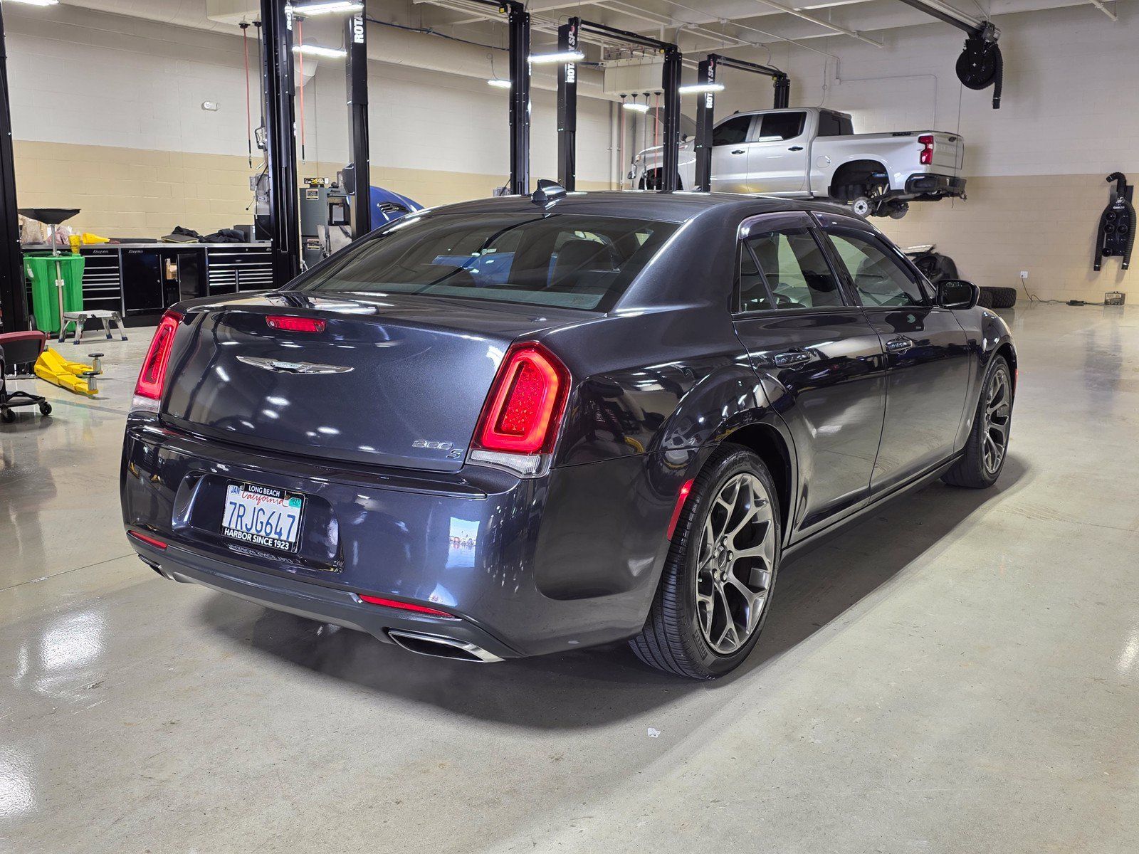Used 2015 Chrysler 300 S RWD image 7
