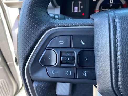 Used 2025 Toyota 4Runner SR5 AWD/4WD image 27