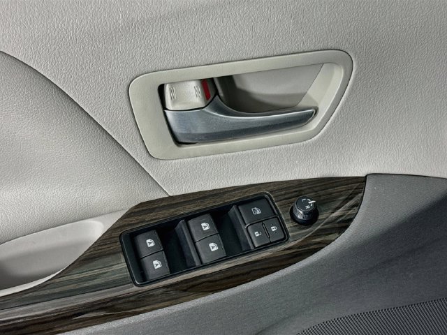 Certified 2017 Toyota Sienna XLE FWD image 19