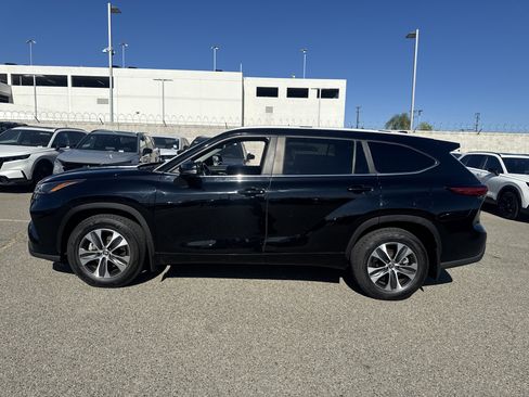 Used 2023 Toyota Highlander XLE FWD image 7
