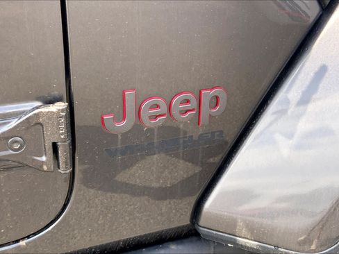 Used 2018 Jeep Wrangler Unlimited Rubicon w/ Dual Top Group AWD/4WD image 9