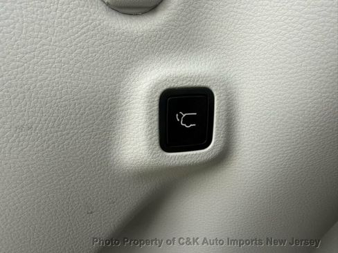 Used 2018 Jeep Compass Limited AWD/4WD image 16