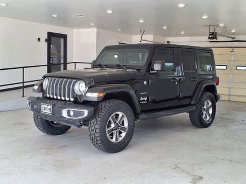 Used 2020 Jeep Wrangler Unlimited Sahara AWD/4WD image 16