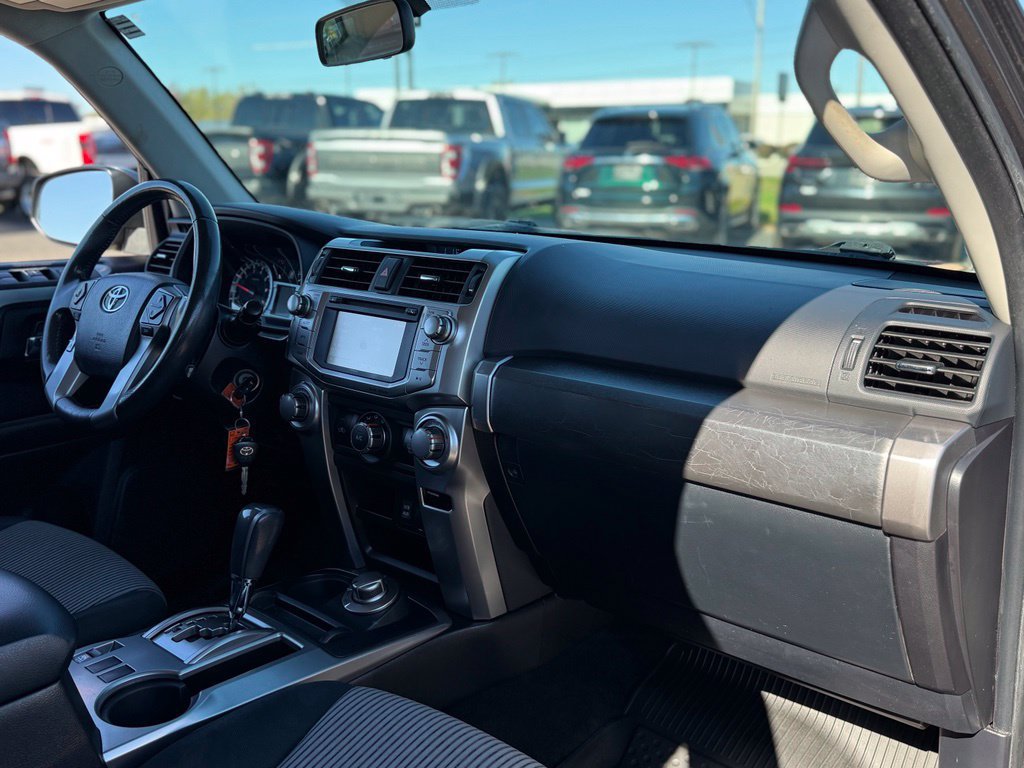 Used 2016 Toyota 4Runner SR5 AWD/4WD image 14