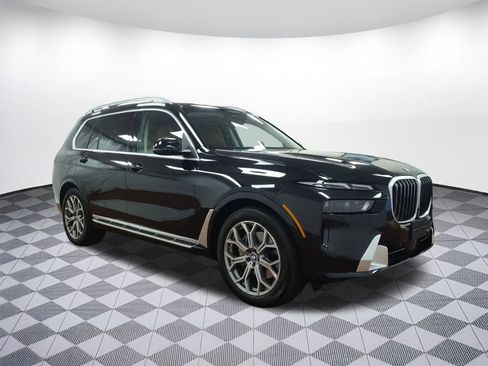 Used 2025 BMW X7 xDrive40i w/ Premium Package image 6