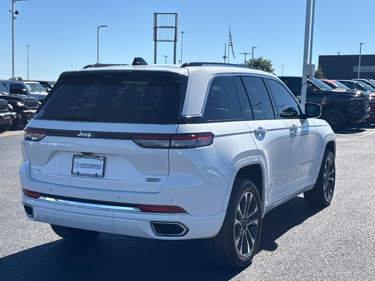 Used 2023 Jeep Grand Cherokee Overland w/ Luxury Tech Group IV AWD/4WD image 3