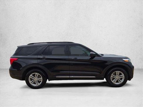 Used 2022 Ford Explorer XLT RWD image 4