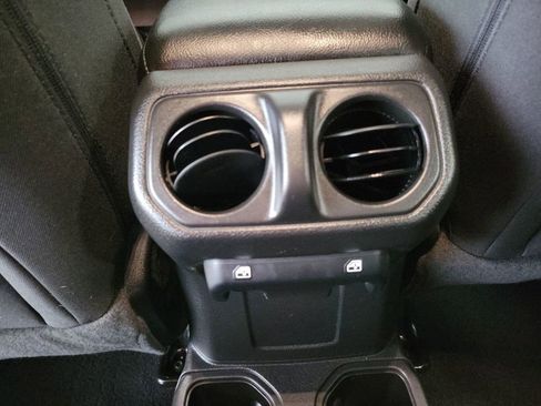 Used 2022 Jeep Wrangler Unlimited Sport image 32