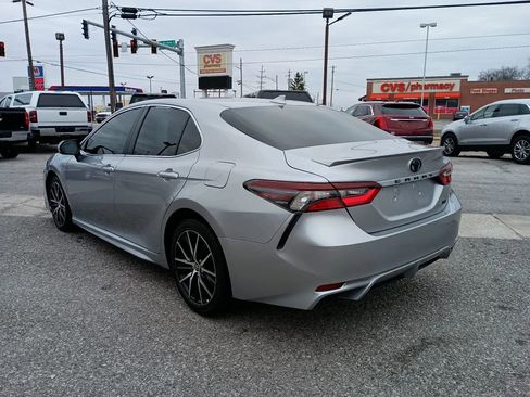 Used 2023 Toyota Camry SE image 4