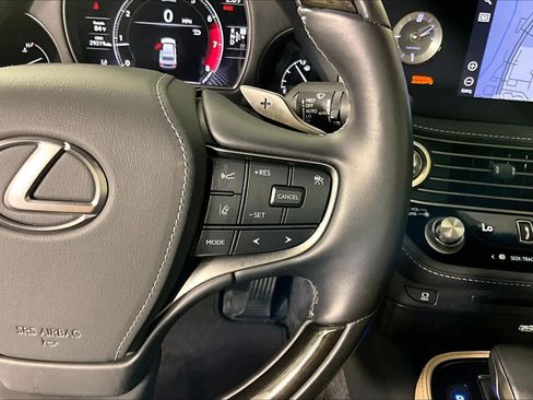 Used 2021 Lexus LS 500 w/ Interior Upgrade Package RWD image 23