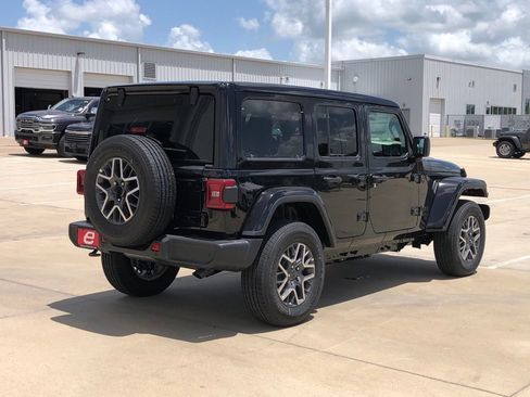 New 2025 Jeep Wrangler Unlimited Sahara w/ Safety Group AWD/4WD image 8