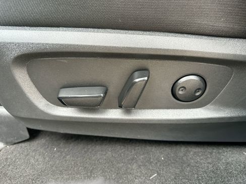 Used 2024 Nissan Pathfinder SV image 12