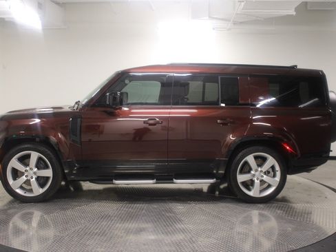 Used 2023 Land Rover Defender 130 SE image 2