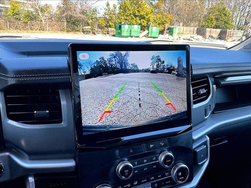 Used 2023 Ford Expedition Max XLT image 18