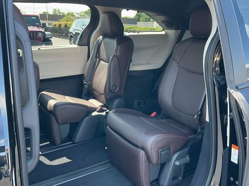 Certified 2023 Toyota Sienna Platinum AWD/4WD image 28